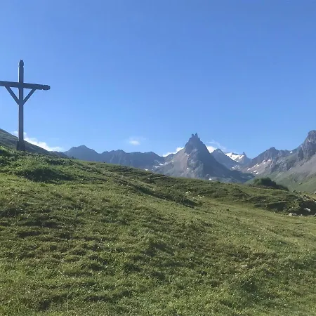 Aiguille Noire فندق
